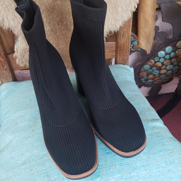 Initial boots - Picture 8 of 9